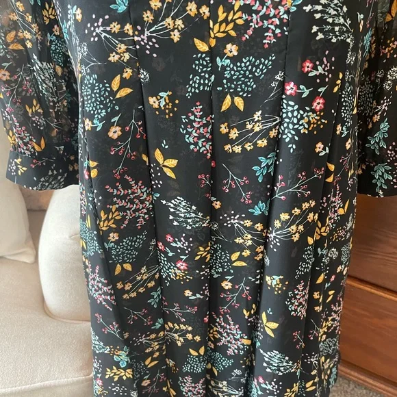 Lauren Conrad Ladies long sleeve, lace neck, with pleated skirt. Fully lined NWT - Picture 7 of 11